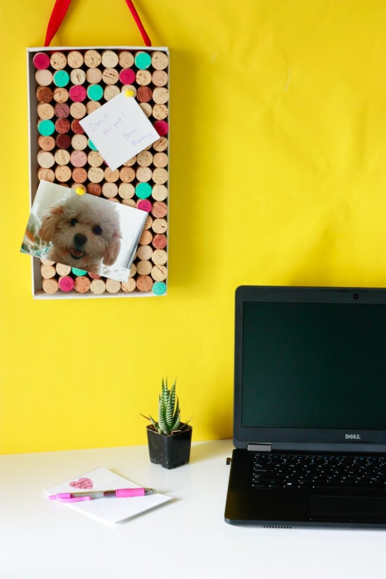 DIY Bulletin Board From Wine Corks